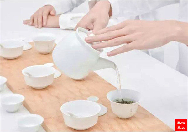 與你一道 細細品味茶的香氣 與你一道 細細品味茶的香氣